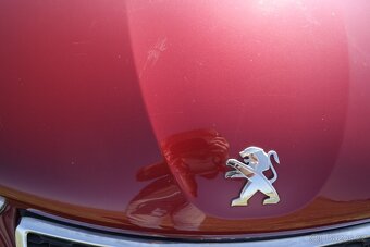 Peugeot 208 1,2i 60 kW, bohaté příslušenství - 17
