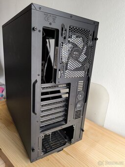 pocitacovy skrin nzxt - 17