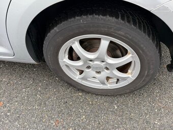 ►VW TOURAN 1,6 MPI FREESTYLE- 7 MÍST, PARK. SENZORY, NAVI ◄ - 17