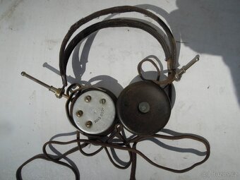 Reproduktor v dřevěné skřínce . - 17