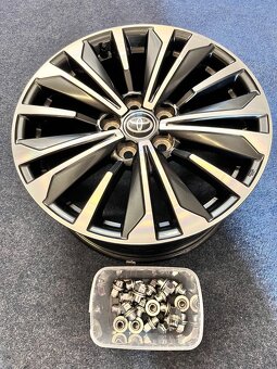 5x114,3 R17 Originál Alu Toyota COROLLA 2025 - NOVÝ STAV - 17
