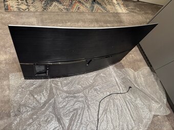 Samsung 55” (138 cm) 4K Zakřivená SUHD Smart TV - 17