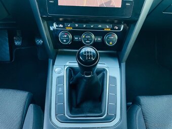 Volkswagen Passat 2.0TDI MANUÁL NAVI VÝHŘEV SENZORY SERVISKA - 17