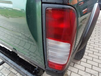 Nissan Navara 2.5 TD Double-Cab 4x4 tažné 3t - 17