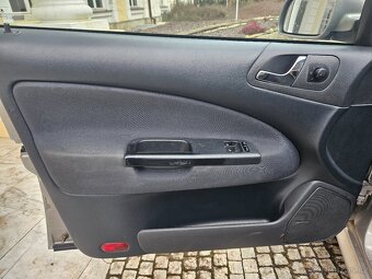 Škoda Octavia Tour 1.6 75 kW mod. 2007, 123.000 km,1.majitel - 17