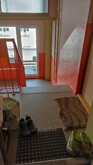 Útulný byt 2+1 (68 m²) s parkovacími místy a zahradou - 17
