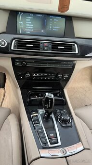 BMW 750Li xDrive F02 - 17