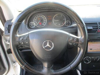 MERCEDES A180CDI 80kw 2012 bez koroze na díly - 17