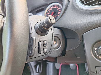 benzínový Renault Clio 1.2 edice Rip Curl   10/2007 - 17