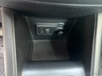 HYUNDAI iX20 1.4i 66 KW 1.MAJITEL FACELIFT 2016 VYHŘ.SEDADLA - 17