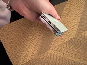 Samsung Galaxy Z Flip 5 - 17