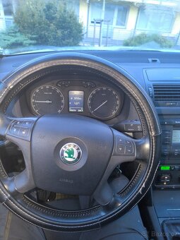 Škoda Octavia 2 rok 2005 77 kW km 384 - 17