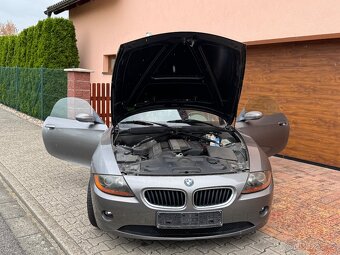 BMW Z4 2.2i (125kw) manuál, dovoz DE, červená kůže - 17