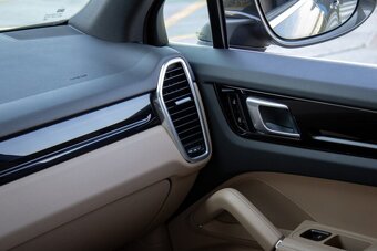 Porsche Cayenne 4x4 AT/8 - 17