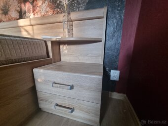 Manželská postel 180x200 včetně roštů, matrace a stolků Top - 17