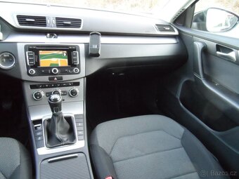 VW Passat 2.0 TDI 130 KW,Xenon,Navi.R.V.07/2014 Zachovalé - 17