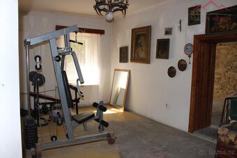 Nabízíme Vám k prodeji rodinný dům se 2 bytovými jednotkami, - 17