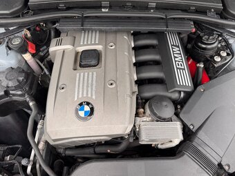 BMW e90 325i MANUÁL SPORTSITZE XENONY - 17