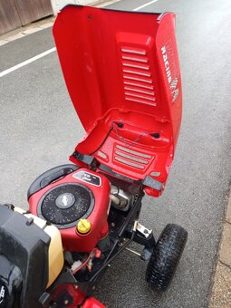 Prodám zahradní traktor MTD Racing - 17
