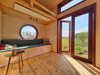 Luxusní tiny house z přírod. materiálů, design mobilní dům - 17