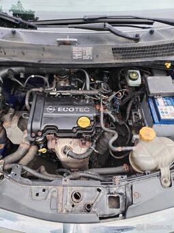 Opel Corsa D 1.0 2009 - 17