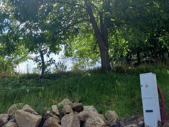 Slunné místo s duší, výhledem i st. povolením :) 4000 m2 - 17