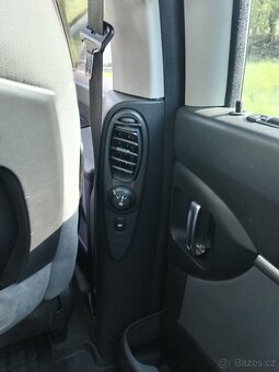 FIAT ULYSSE 2,2JTD 07/2005 NAJETO 172000km, 94kW - 17