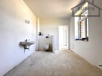 Dvougenerační RD (2 x 4+kk) užitná plocha  280 m2 , zahrada  - 17