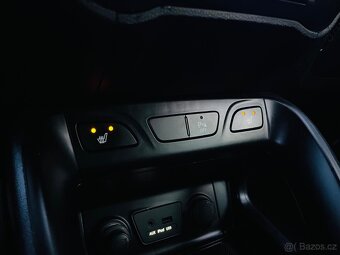 Hyundai ix35 2.0 BENZÍN 120KW 4x4 MANUÁL KAMERA VYHŘEV TAŽNÉ - 17