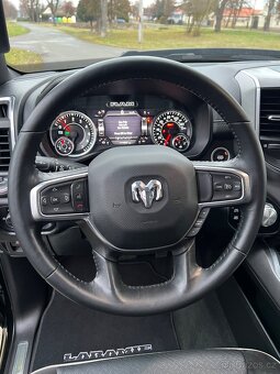 Dodge RAM Night-paket, 2022, 5.7l, TOP stav - 17