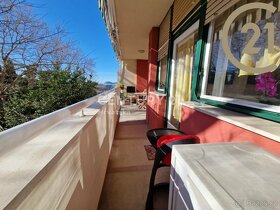 Prodej malebného prosvětleného třípokojového bytu s balkonem - 17