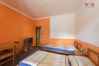 Multifunkční objekt, 2203 m², Lišov, ul. třída 5. května - 17