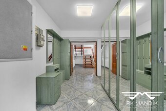 Prodej rodinného domu s garáží dílnou a zahradou - Praha - K - 17