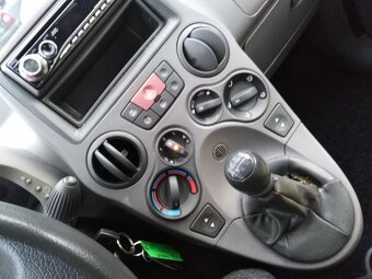 FIAT PANDA 1,2-8V BENZIN 44 KW  ZA  39500 KČ - 17