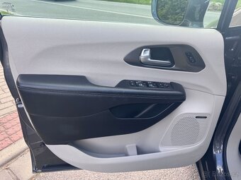 Chrysler Pacifica 3,6 DVD LIMITED ADAPT 8 míst 2017 - 17