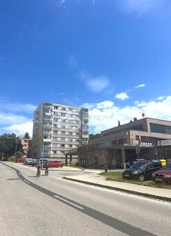 Pronájem bytu 2+kk po rekonstrukci s balkonem, komorou na ch - 17