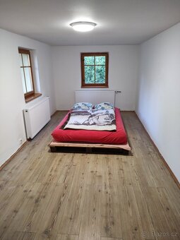 DŘEVĚNÁ POSTEL Z OPRACOVANÝCH PALET 140x200 - 17