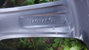 Jaguar F-Pace originál zimní sada NOKIAN WR SUV4 255/55/19 - 17