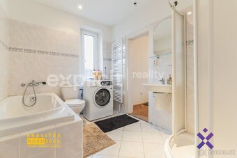 Prodej rodinného domu 5+1 325 m2, pozemek 1 122 m2 - Uherský - 17