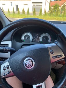 Jaguar XF 2.7 V6 152KW pohonX2 - 17