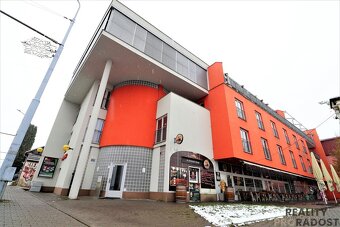 Pronájem zařízeného nadstandardního prosluněného apartmánu 2 - 17