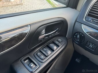 Chrysler Town Country 3,6 Penta DVD 2011 - 17