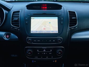 Kia Sorento 2.2D 4x4 AUT 7MÍST KAMERA VÝHŘEV TAŽNÉ SERVISKA - 17