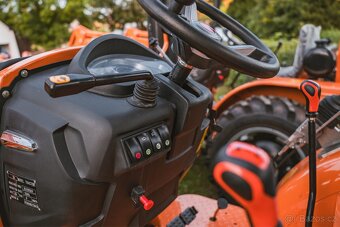 Traktor TIGER 504 bez kabiny včetně předního nakladače - 17