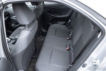 Toyota Yaris 1.5 Hybrid 115 e‑CVT - V záruce - 17
