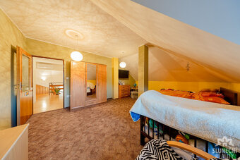 Samostatně stojící rodinný dům 5+1 na pozemku 621 m², obec V - 17