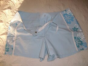 kostkovaná halenka, kratasy,čepice - 17