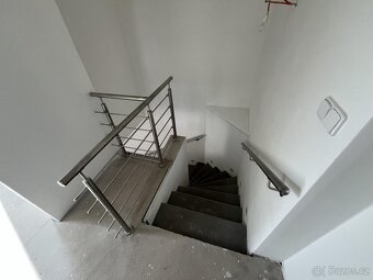 Prodej RD po kompletní reko. dvě bytové jednotky zahrada 710 - 17