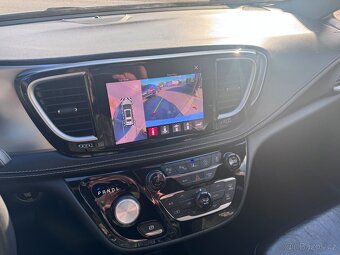 Chrysler Pacifica 3,6 RU Limited DVD Čočka 2021 DPH - 17