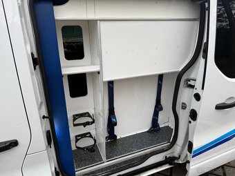 Nissan Primastar L2H2 2.0 DCI Ambulance - 17